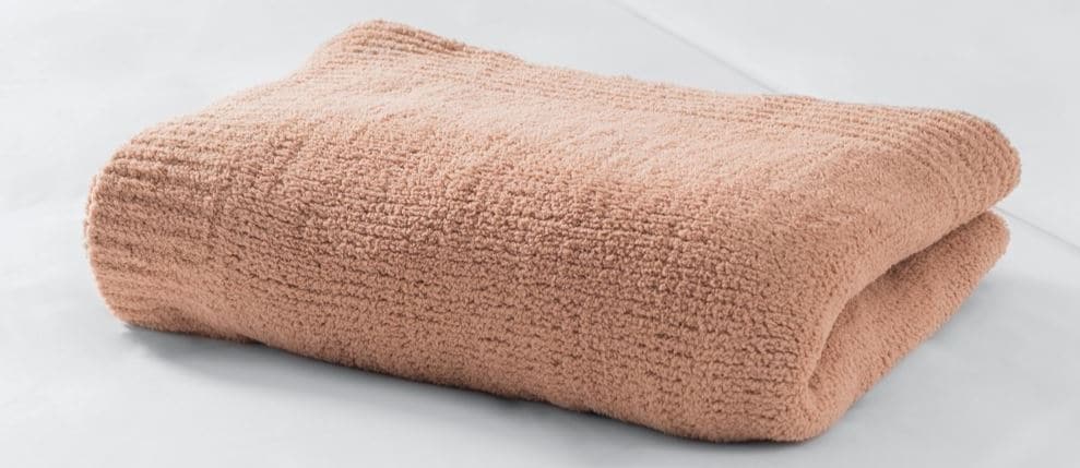 https://blog.sobelathome.com/wp-content/uploads/2018/10/Chenille-blanket-brown.jpg